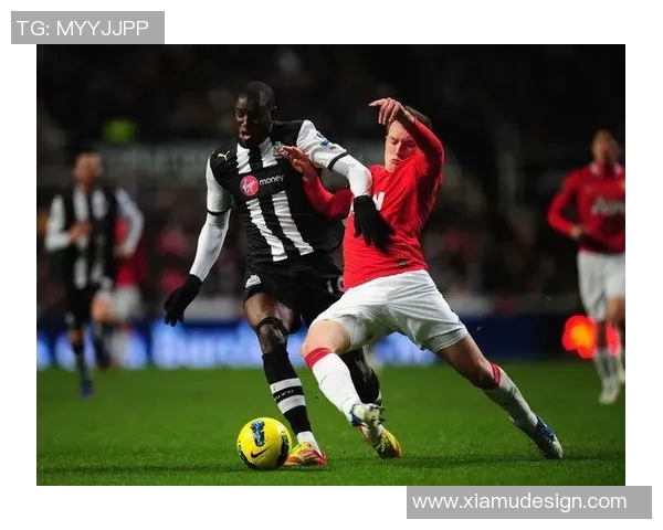 足球乌龙球的悲喜交加与球员心态的微妙变化探讨 足球乌龙球的悲喜交加与球员心态的微妙变化探讨